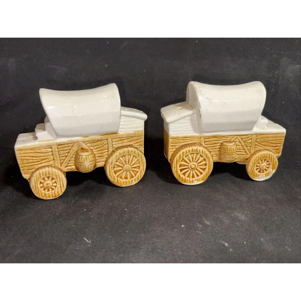 Vintage Covered Wagon Salt And Pepper Shakers Made In Japan Victoria Ceramics
